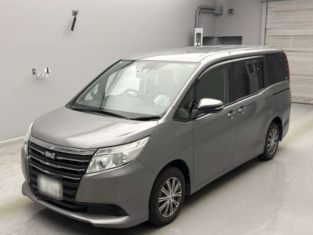 TOYOTA NOAH 2016