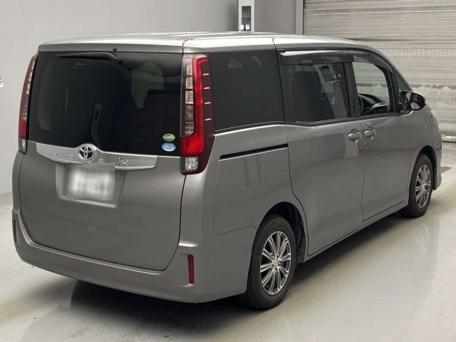 TOYOTA NOAH 2016