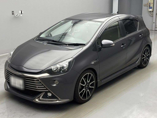TOYOTA AQUA 2015