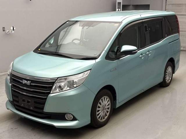 TOYOTA NOAH 2017