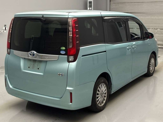 TOYOTA NOAH 2017