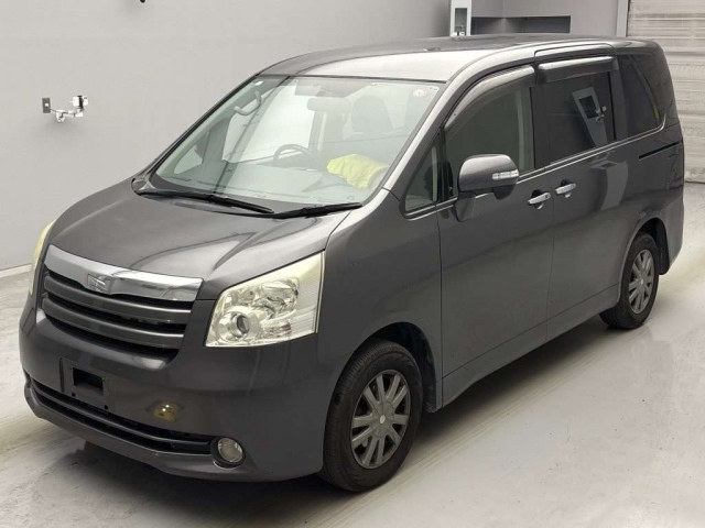 TOYOTA NOAH 2009