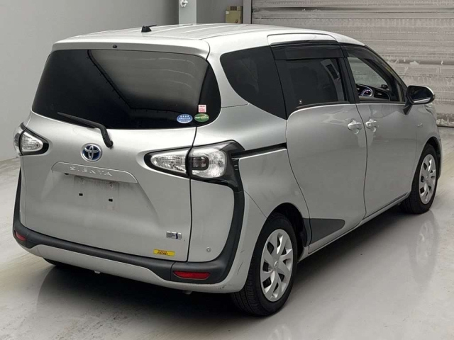 TOYOTA SIENTA 2015