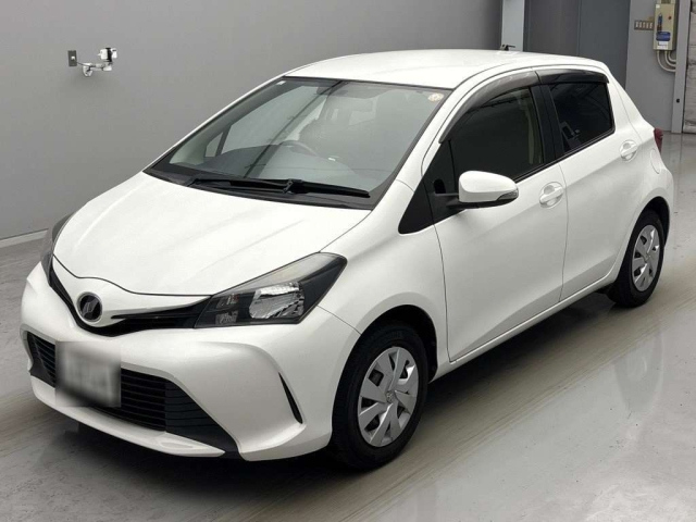 TOYOTA VITZ 2015