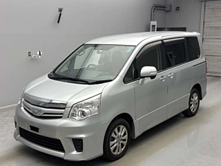 TOYOTA NOAH 2010