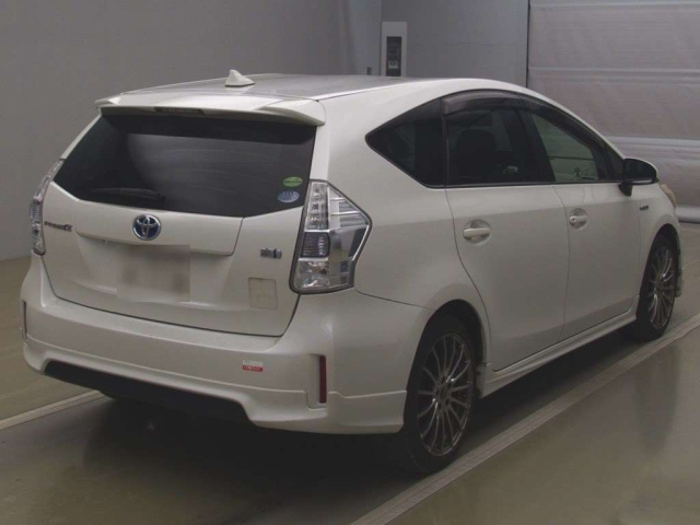 TOYOTA PRIUS ALPHA 2013