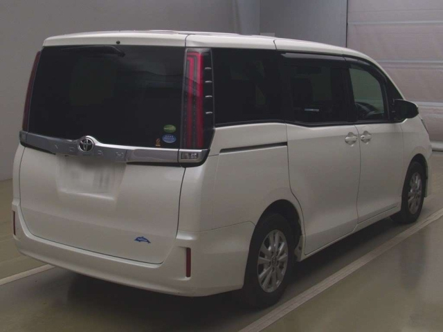 TOYOTA NOAH 2018