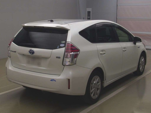 TOYOTA PRIUS ALPHA 2015