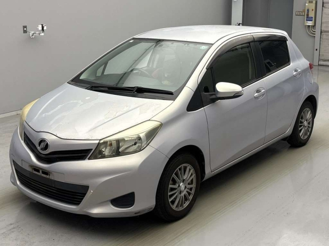 TOYOTA VITZ 2012