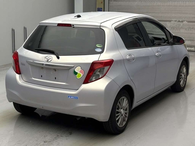TOYOTA VITZ 2012