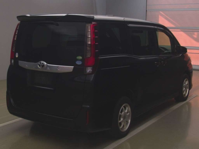 TOYOTA NOAH 2014