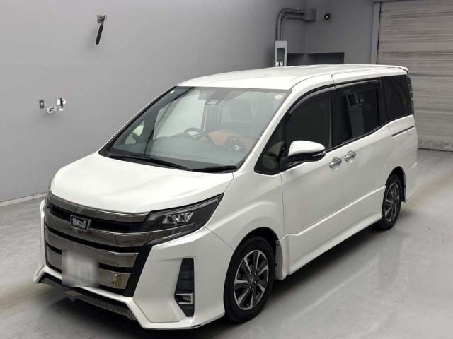 TOYOTA NOAH 2018
