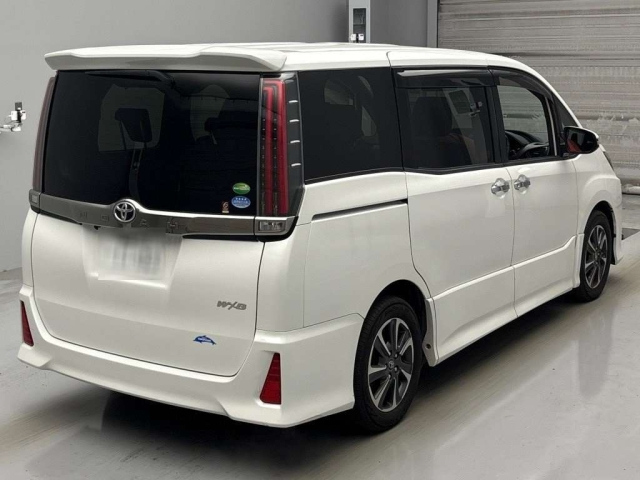TOYOTA NOAH 2018