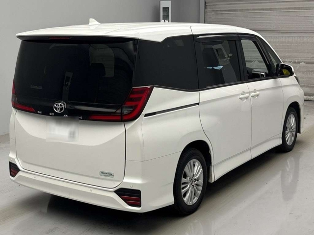TOYOTA NOAH 2022