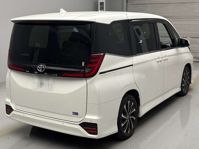 TOYOTA NOAH 2022