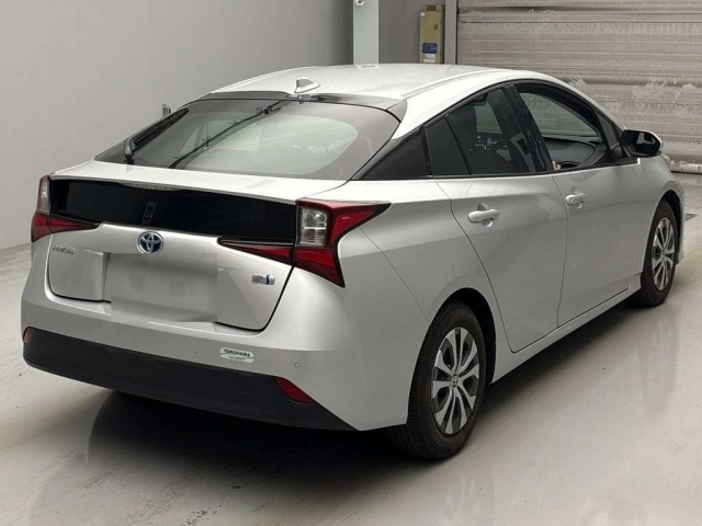 TOYOTA PRIUS 2021