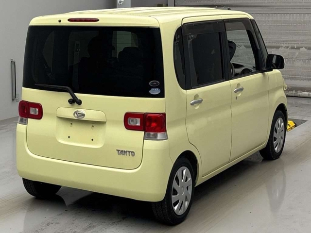 DAIHATSU TANTO 2011