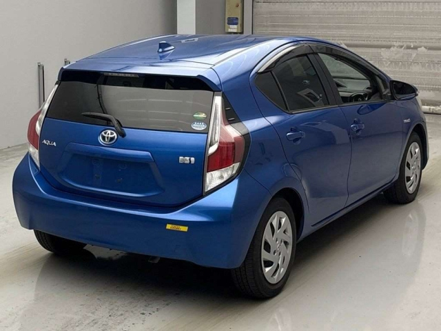 TOYOTA AQUA 2015