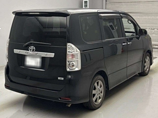 TOYOTA VOXY 2009