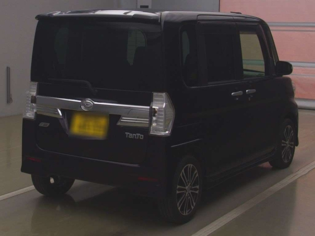 DAIHATSU TANTO 2015