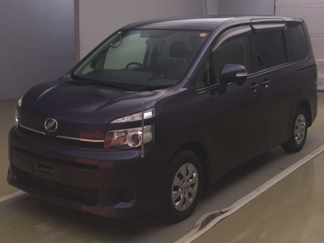 TOYOTA VOXY 2013
