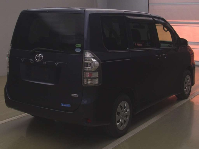 TOYOTA VOXY 2013