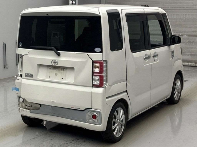 TOYOTA PIXIS MEGA 2016