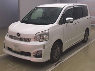 TOYOTA VOXY 2013