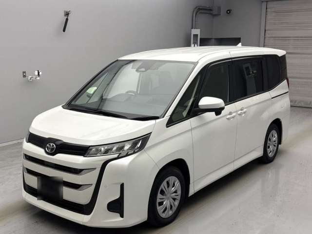 TOYOTA NOAH 2022