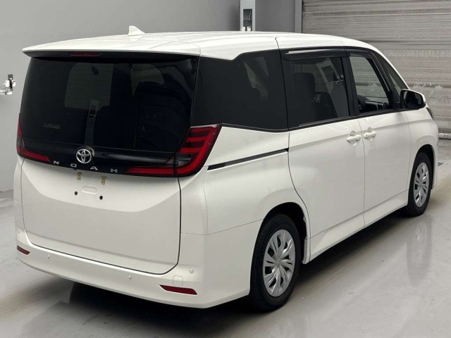 TOYOTA NOAH 2022