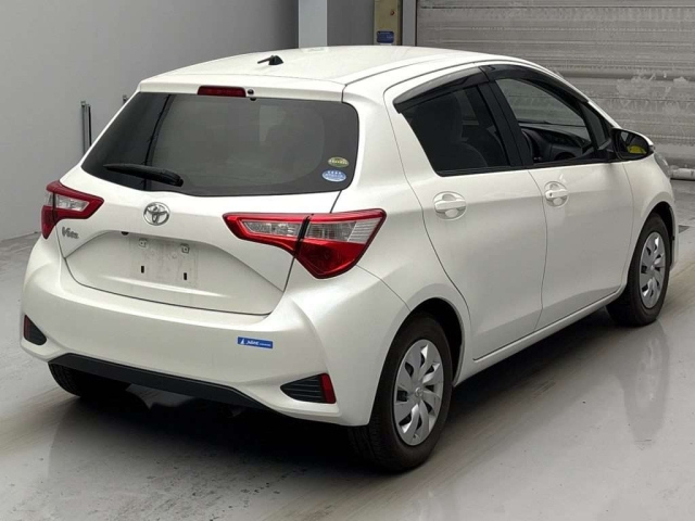 TOYOTA VITZ 2017