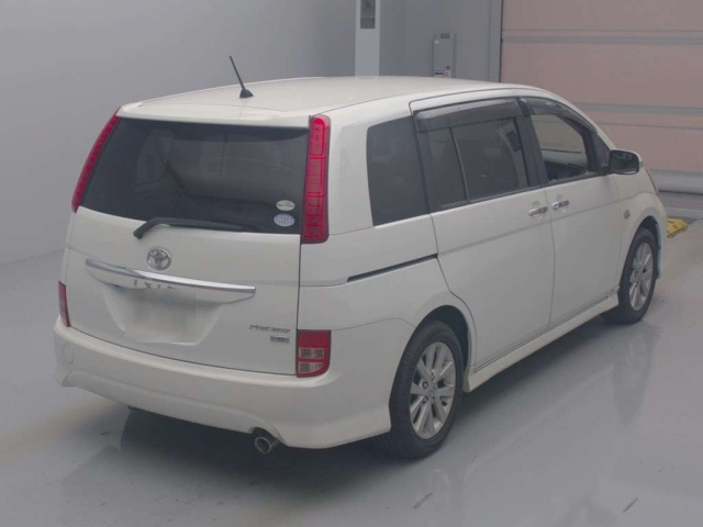 TOYOTA ISIS 2010