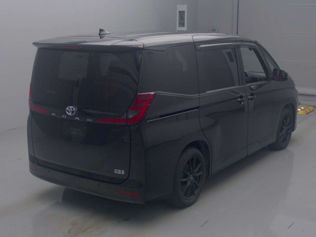 TOYOTA NOAH 2023