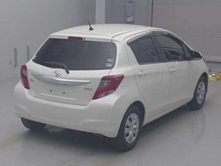 TOYOTA VITZ 2015