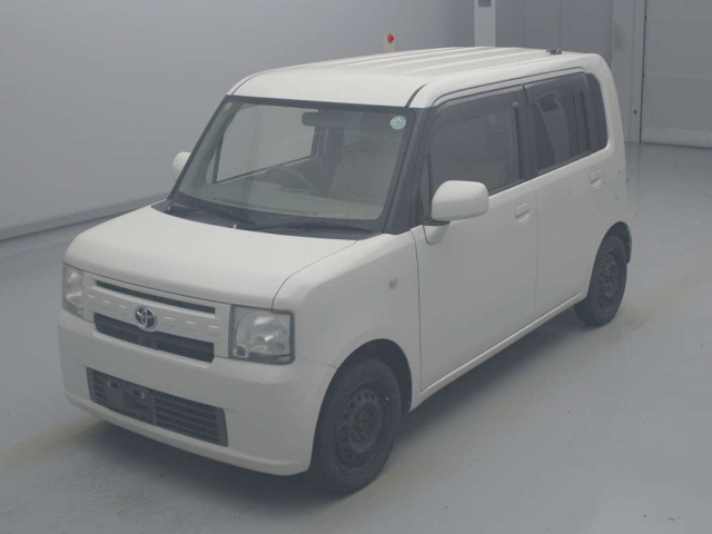 TOYOTA PIXIS SPACE 2014