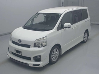 TOYOTA VOXY 2013