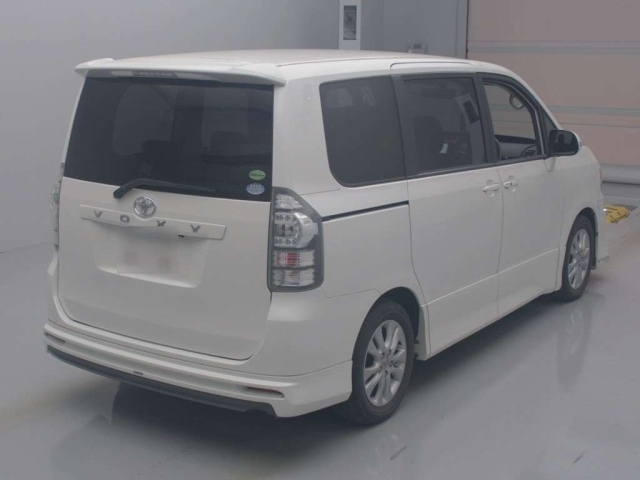 TOYOTA VOXY 2013
