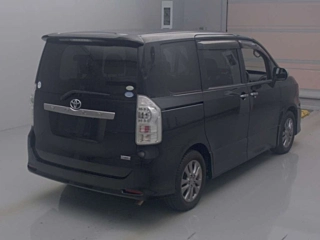 TOYOTA VOXY 2011