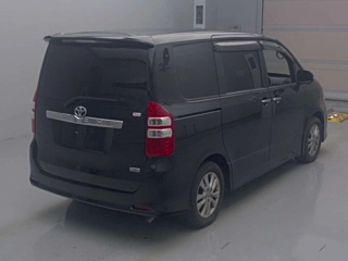 TOYOTA NOAH 2012