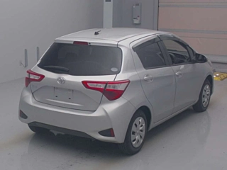 TOYOTA VITZ 2018