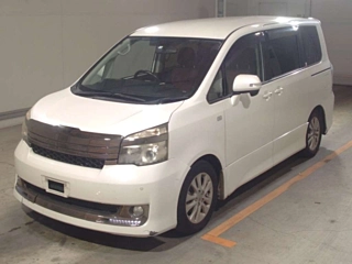 TOYOTA VOXY 2010