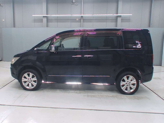 MITSUBISHI DELICA D5 2008