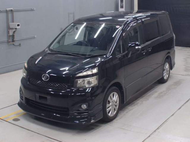 TOYOTA VOXY 2010
