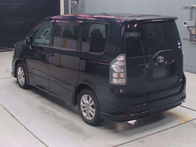 TOYOTA VOXY 2010