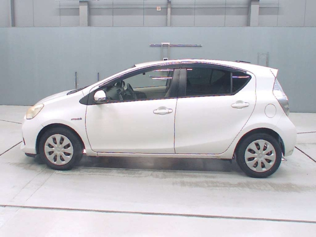 TOYOTA AQUA 2012