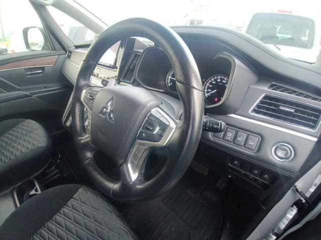 MITSUBISHI DELICA D5 2023