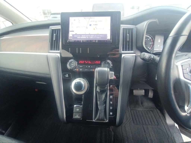 MITSUBISHI DELICA D5 2023