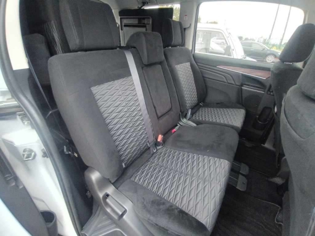 MITSUBISHI DELICA D5 2023