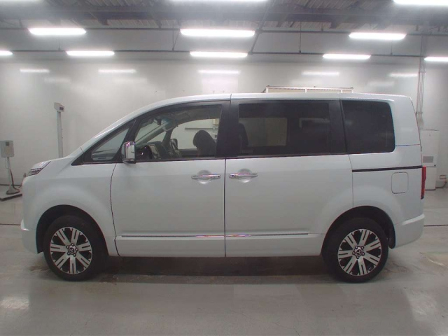 MITSUBISHI DELICA D5 2023