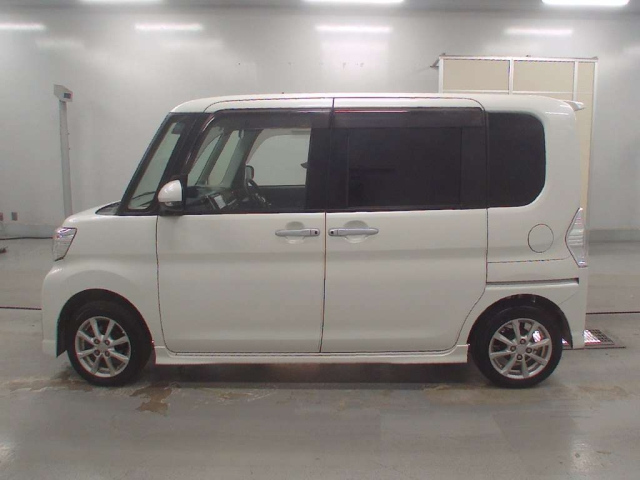 DAIHATSU TANTO 2018